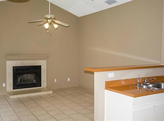 4th image of 330 Teakwood Ln