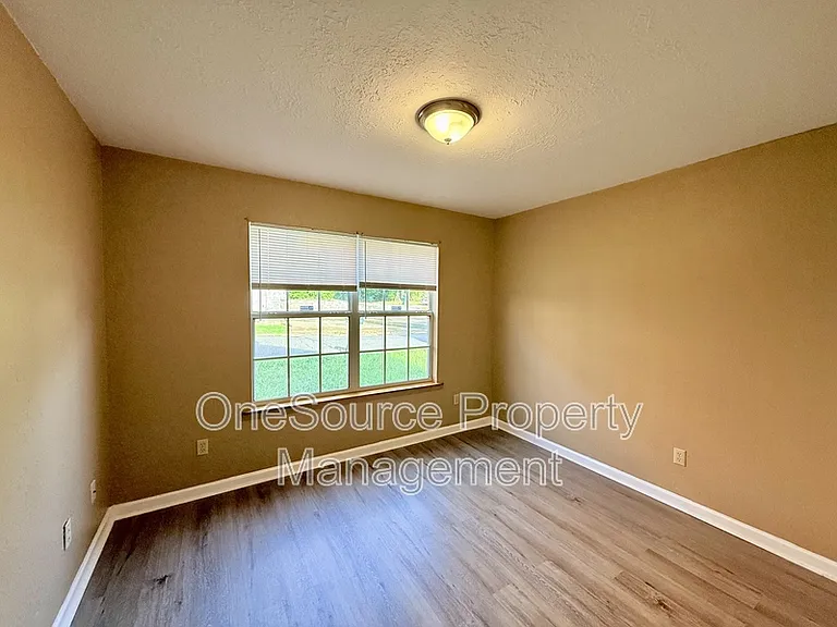 216 S Jackson St — Photo 5