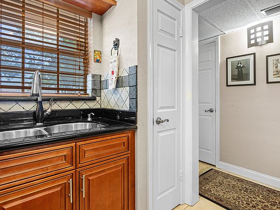 3rd image of 400 NE 20th Street