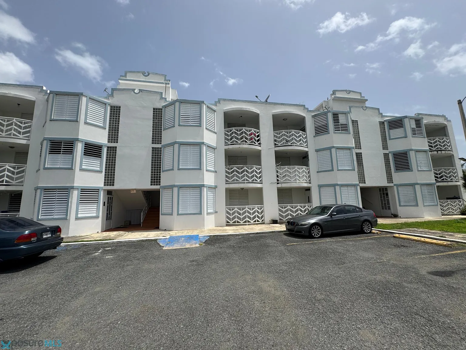 3 bed, 1.0 bath, 1000 sqft, $1,000 — Photo 2