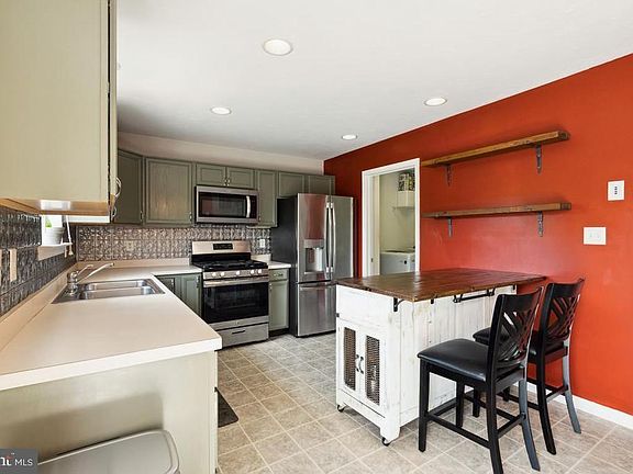 4th image of 151 Sara Ln