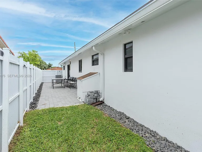 510 SE 3rd Ave — Photo 21