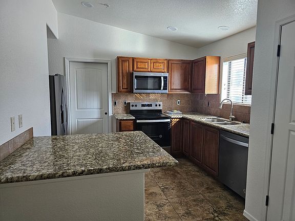 5th image of 2221 Sandwood Dr #101