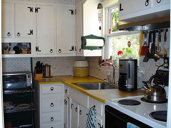 4th image of 8 Schryver Ln