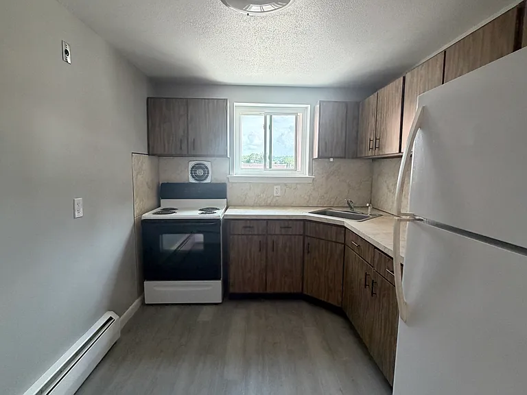138 Store Ave #2P — Photo 9