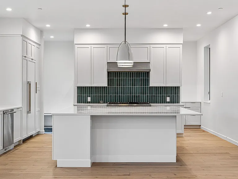 2155 Vine Ave — Photo 8