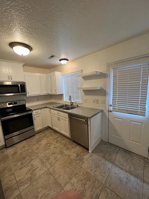 2 bed, 1.5 bath, 1070 sqft, $1,975 — Photo 4
