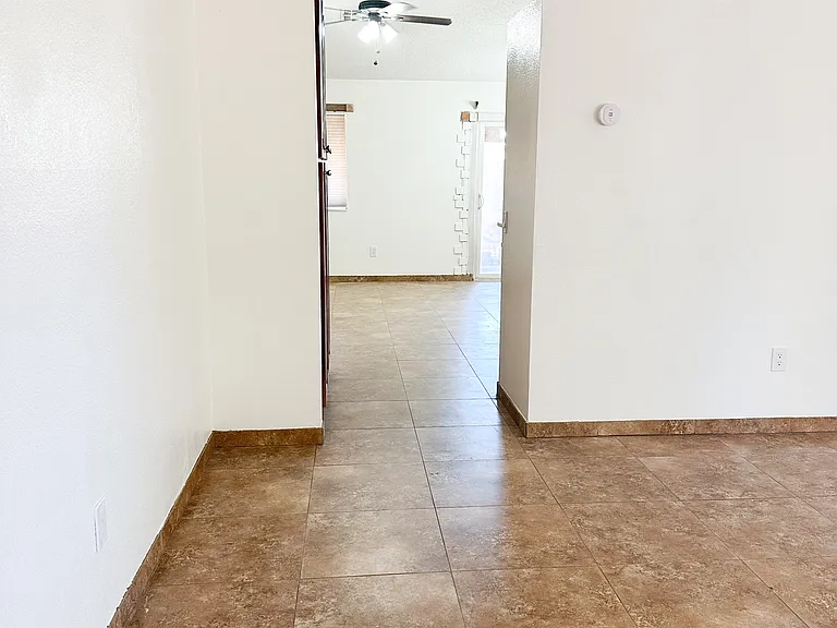 3025 W Irma Ln — Photo 15