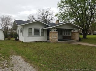 210 E 11th St, Mounds, OK 74047