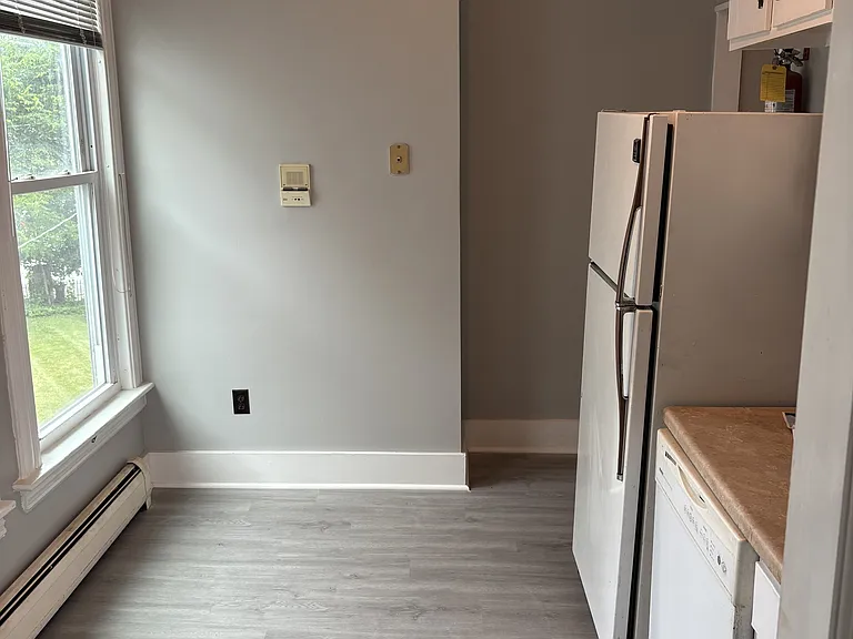 881 Main St #5 — Photo 8