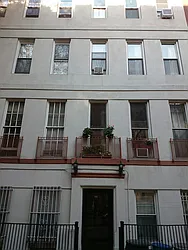 329 West 55th Street in Hell&#39;s Kitchen