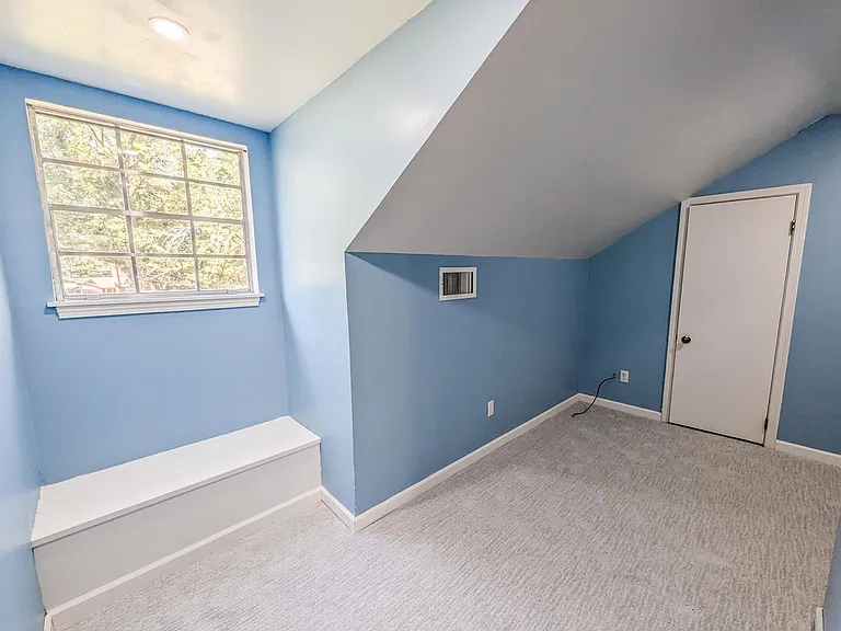 6231 Dillingham Ave — Photo 13