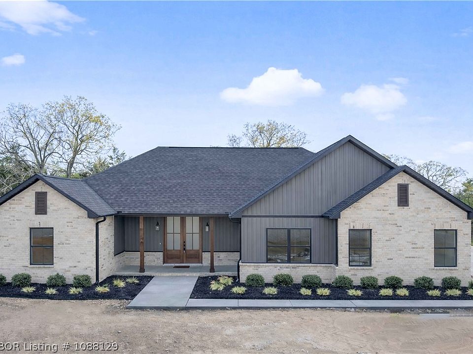 1st image of 815 Gleason Way