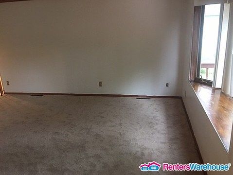 4th image of 1608 Meadowwood Dr N