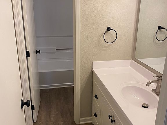 3rd image of 5963 Redcliff South Ln