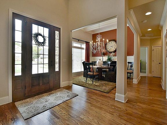 2nd image of 1601 Autumn Tree Ln