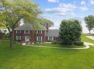 1370 Rahr Ave, Oshkosh, WI 54901