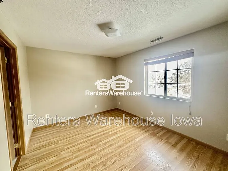 5924 Sutton Pl #10 — Photo 18