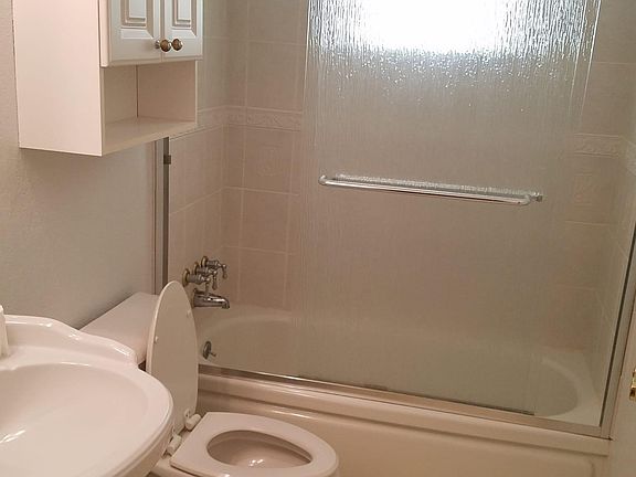 4th image of 7746 Camellia Ln