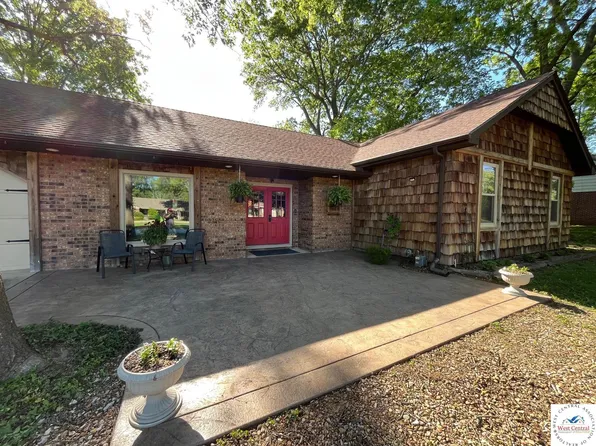 515 S 8th St, Clinton, MO 64735