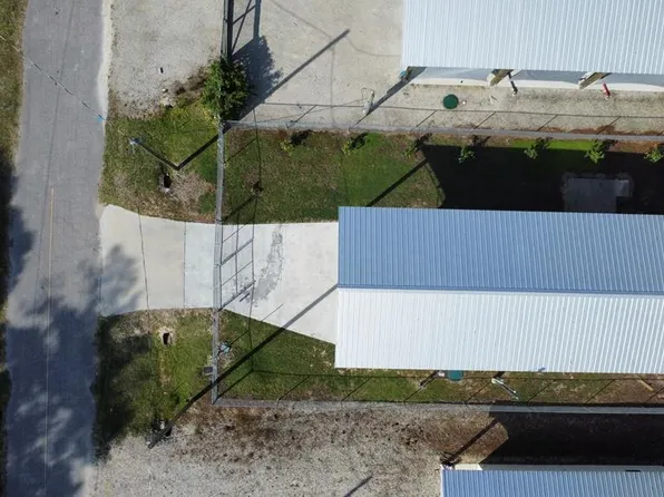 7244 Honeysuckle St, Wewahitchka, FL 32465