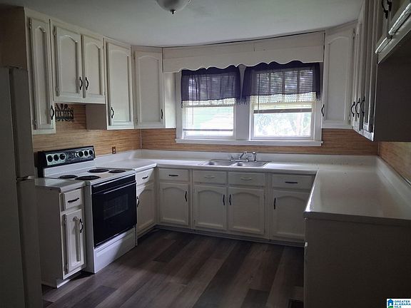 4th image of 1829 Hoke Ave