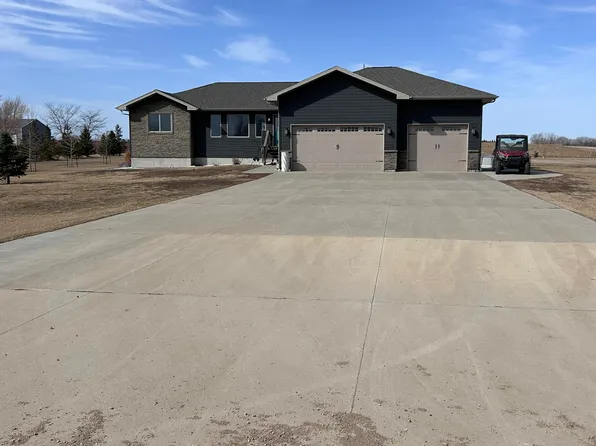 25805 W Enemy Creek Loop, Mitchell, SD 57301
