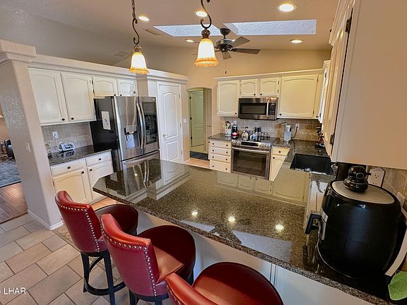 3rd image of 696 Yosemite Ct