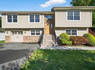 4 Sheridan Ave, Sloatsburg, NY 10974