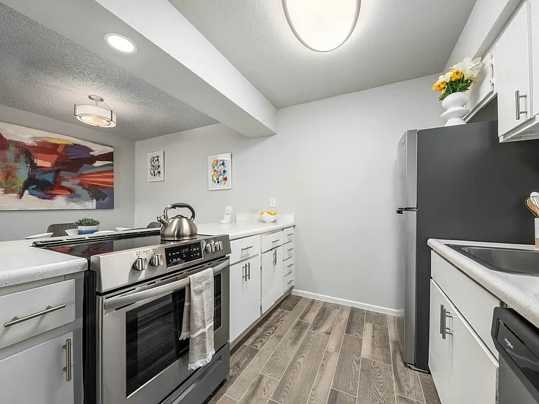Peoria Grand Apartments — Photo 2