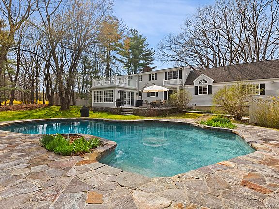 3rd image of 137 Old Stone Hill Road