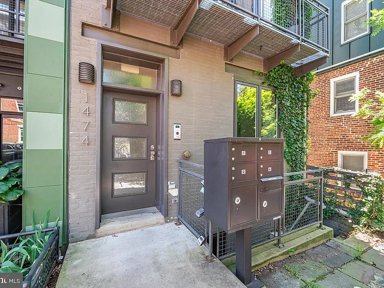 1474 Belmont St NW #2 — Photo 2