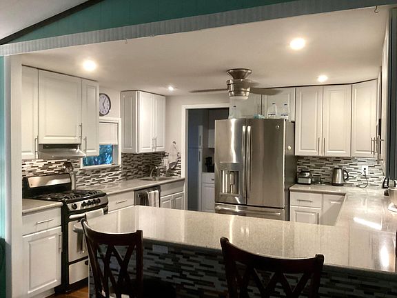 3rd image of 1418 NW 141st Street