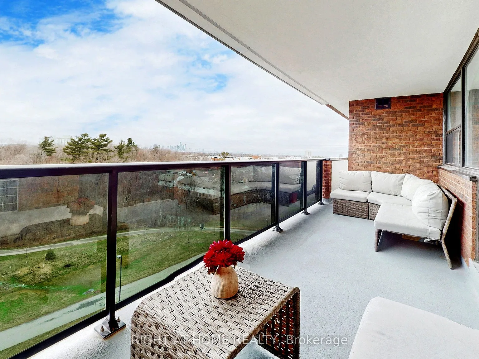 3 bed, $3,000 — Photo 2
