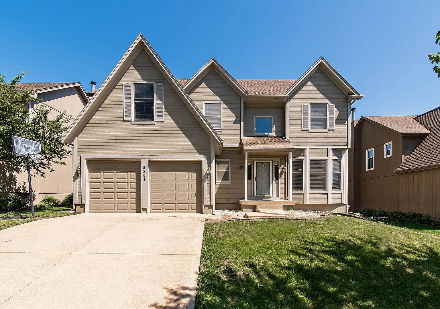 4 Bed Home in Blue Valley Schools — Photo 1