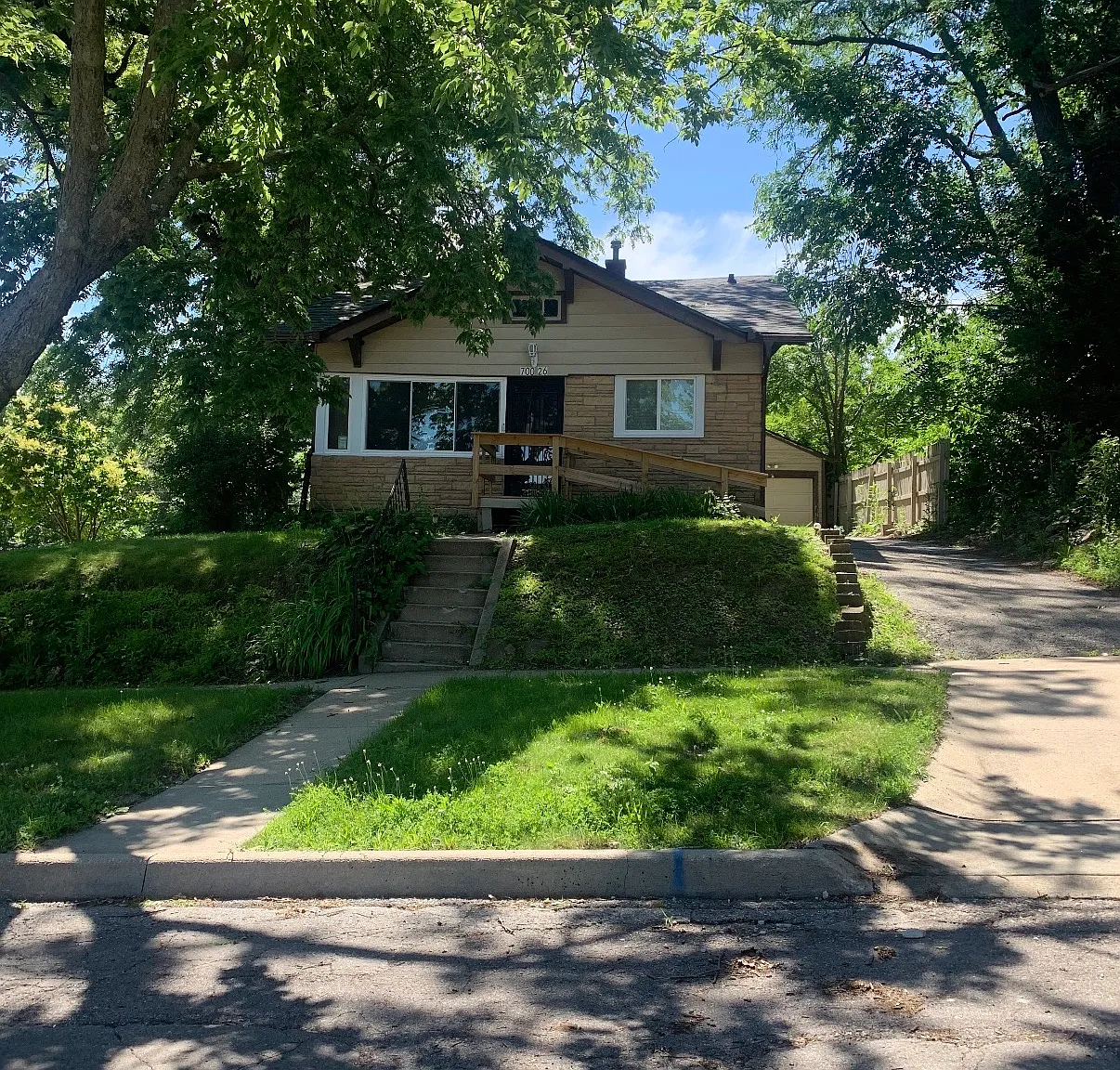 2 bed, 876 sqft, $2,000 — Photo 1