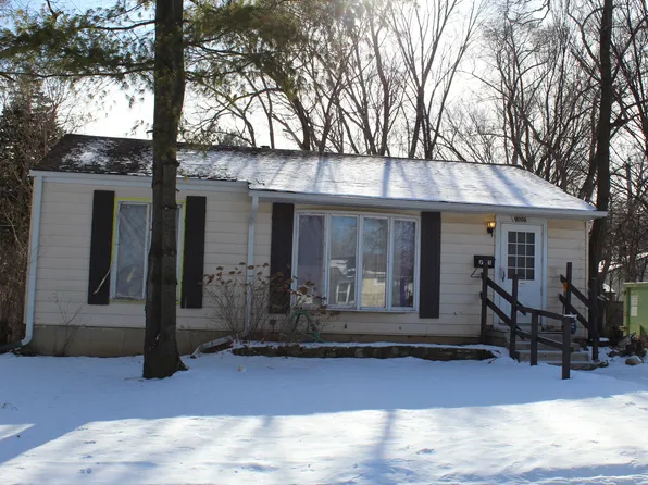 1665 McKay St, Waukegan, IL 60087