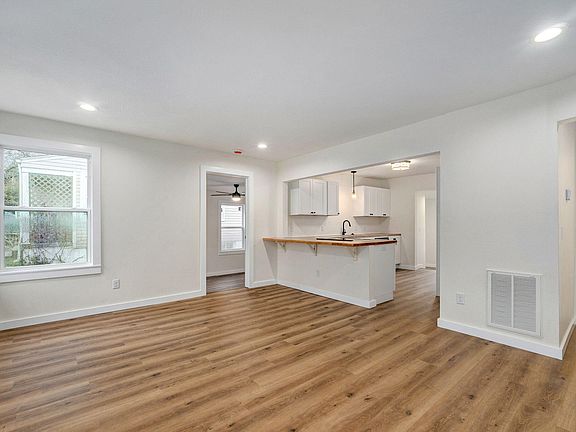 4th image of 816 W Ildereen Street