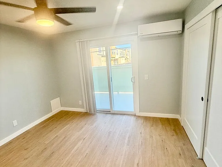 Howard & Lexington Apts — Photo 16
