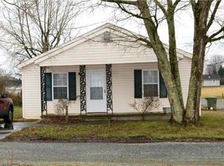 104 Sapphire Ln, Lexington, NC 27295