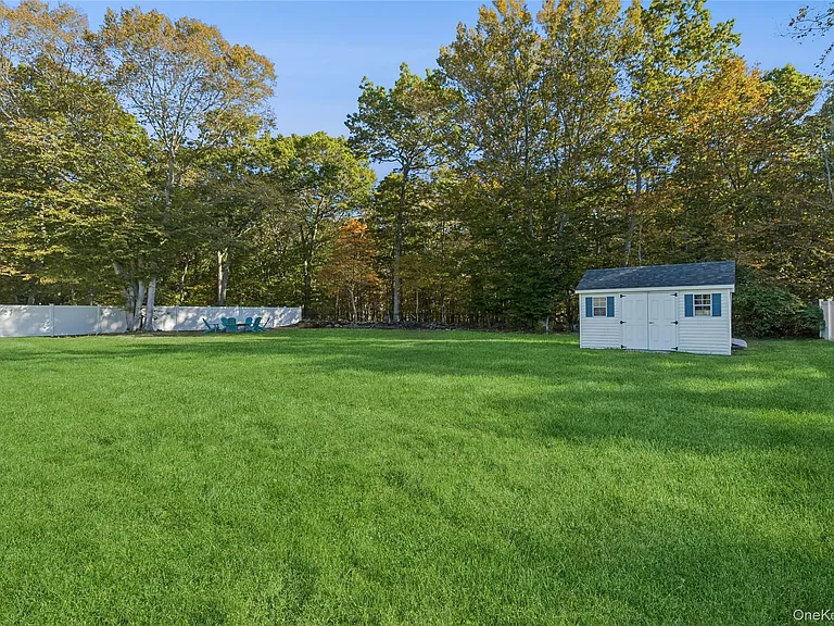 16 Mastro Ct — Photo 33