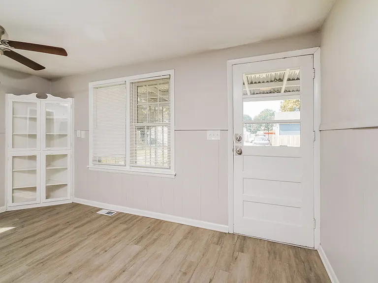 910892_018_living_room_13071847.jpg