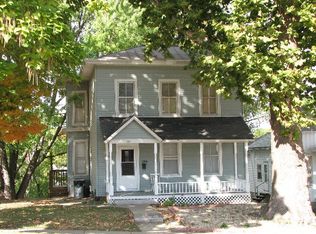 129 S 8th St, Burlington, IA 52601