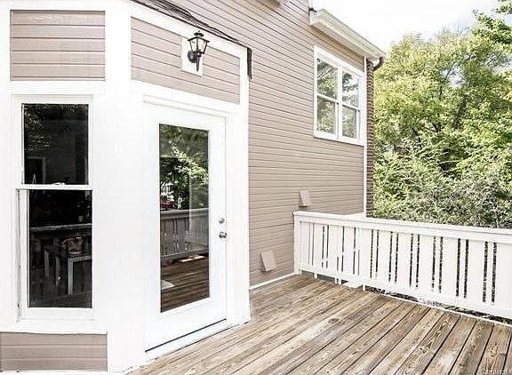 Main Floor Patio - patio furniture and Weber gas grill included