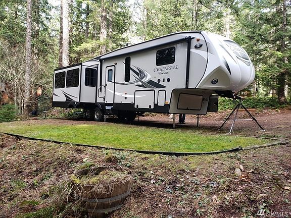 Beautiful lot w/ 2019 40' Chaparral Coachman included in sale!