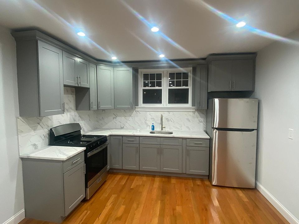 1st image of 1244 Waring Ave Floor 1