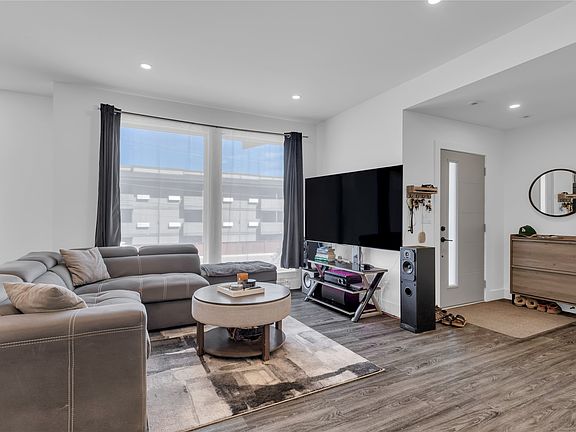 4th image of 4214 33rd St