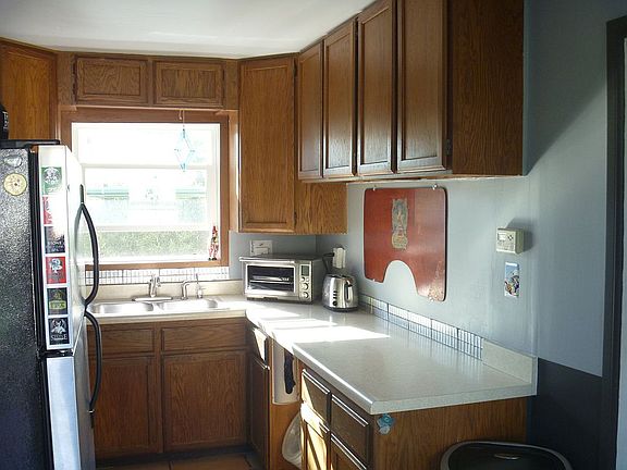4th image of 3175 Myrtle Ave