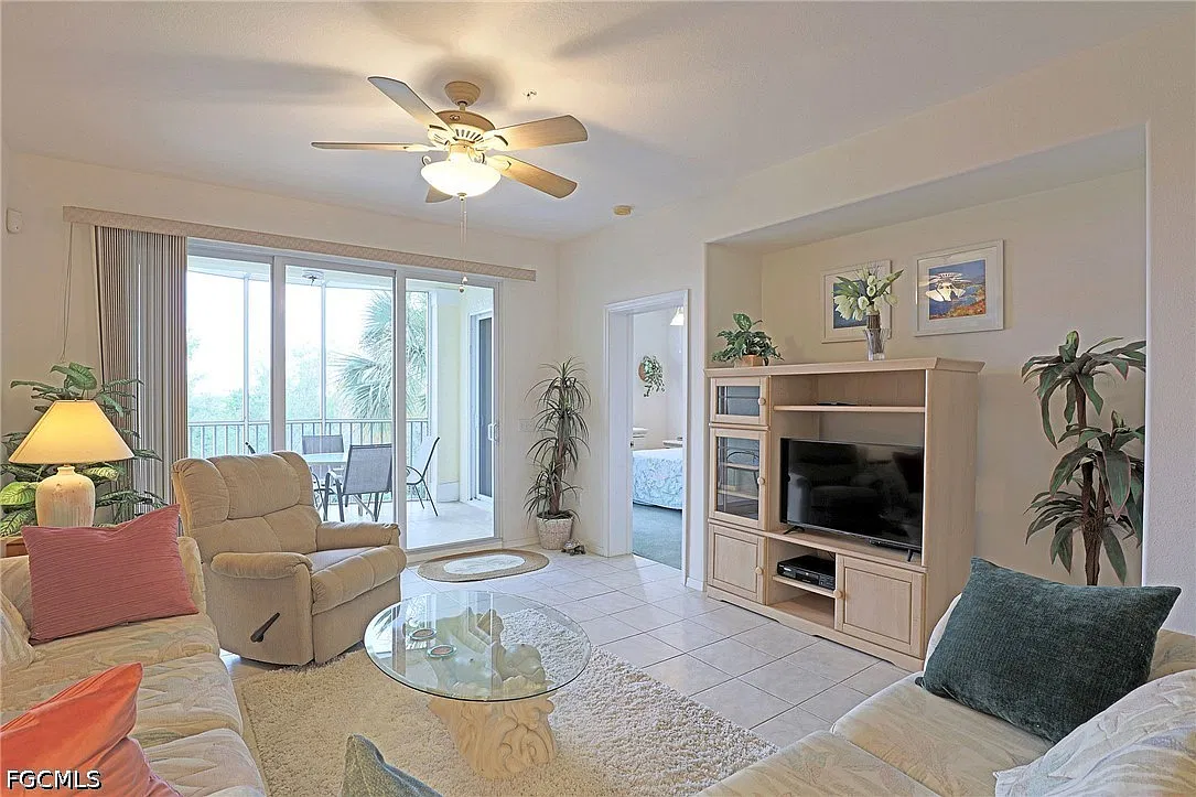 2 bed, 2.0 bath, 1373 sqft, $3,375 — Photo 2