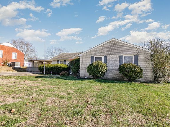 4th image of 104 Lady Marion Dr